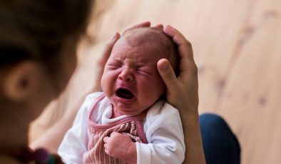 Bebekler neden ağlar? Ağlayan bebek nasıl susar? Ağlayan bebeği sakinleştirme yöntemleri…