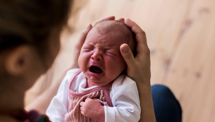 Bebekler neden ağlar? Ağlayan bebek nasıl susar? Ağlayan bebeği sakinleştirme yöntemleri…