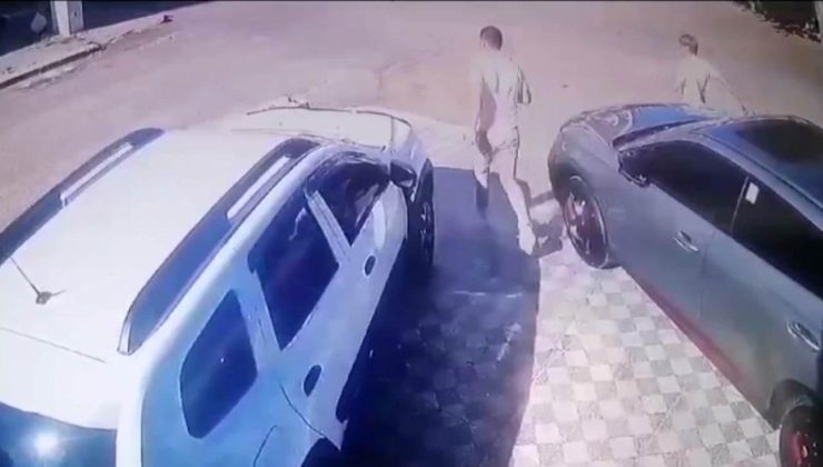 Adana’da meydana gelen 5.5 büyüklüğündeki zelzele anı kameralara bu türlü yansıdı