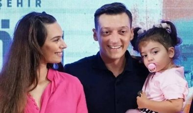 Mesut Özil’in özel tişörtünü görenler şok oldu! Amine Gülşe’nin gözleri…